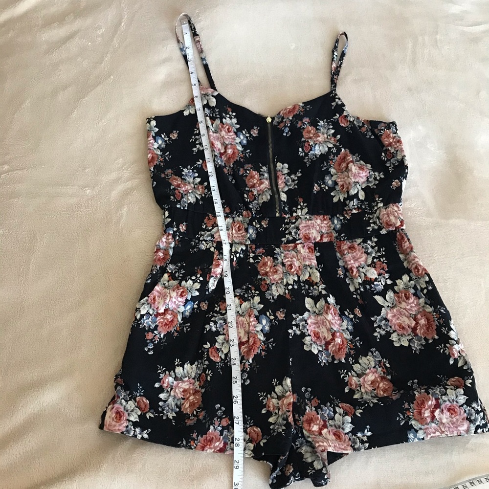Lucca Couture Short Floral Romper - Size M - Picture 8 of 11